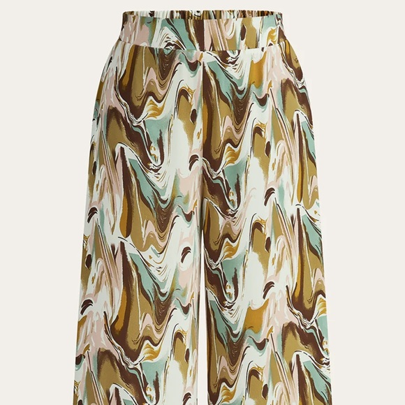 Abstract Patterned Two-Piece Set - Picture 9 of 10